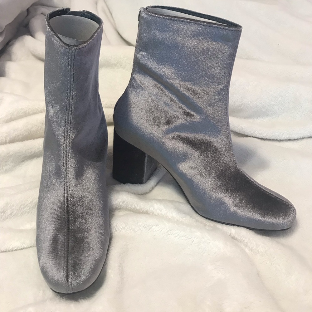 Brand New Free People Silver Velvet Booties